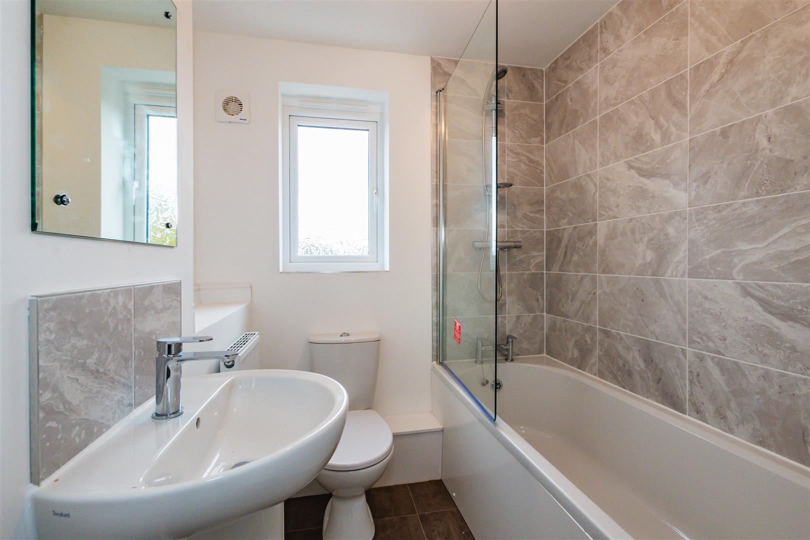 2 Bedroom House To Rent image 10